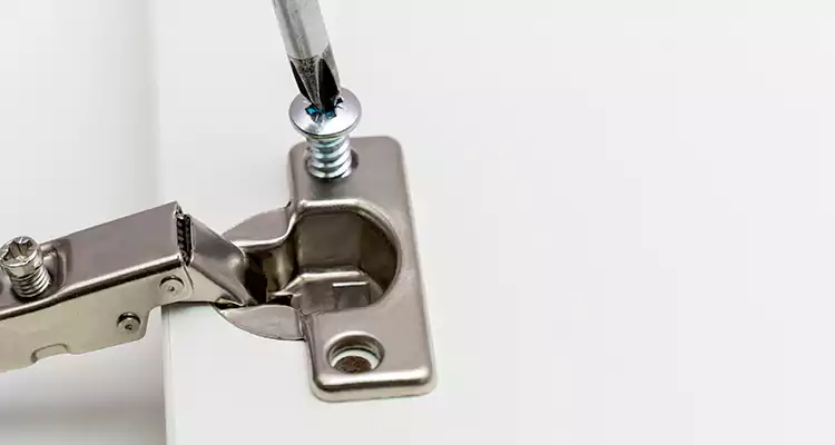 Screen Door Hinge Repair in Largo, FL